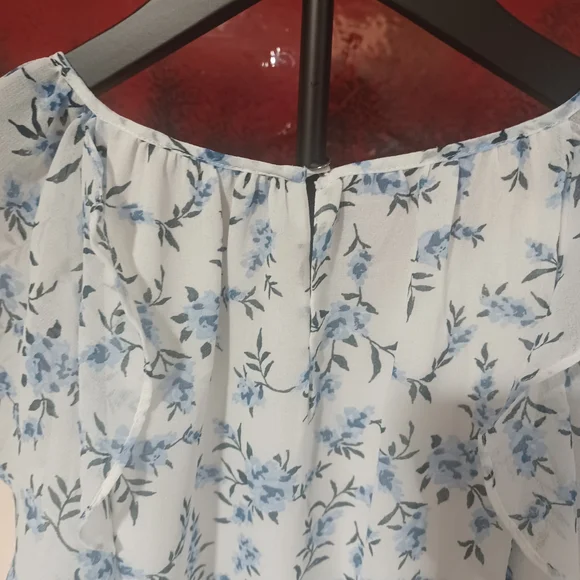 1. State Blue and White Floral Top - Picture 4 of 6